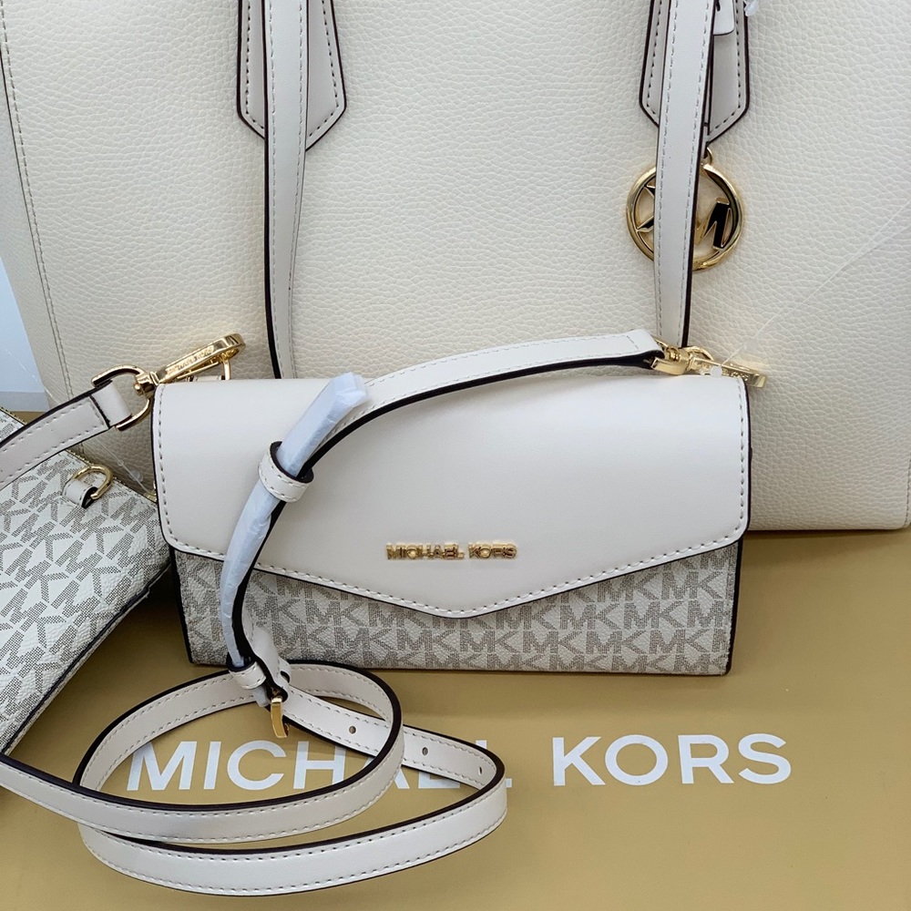 Michael Kors Kimberly LG 3 in 1 Tote Light… - Picture 10 of 16